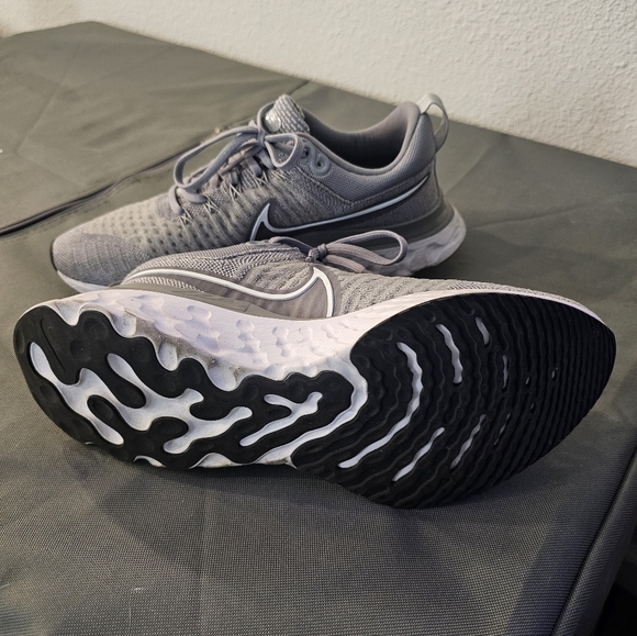 Nike running shoes - Picture 3 of 6